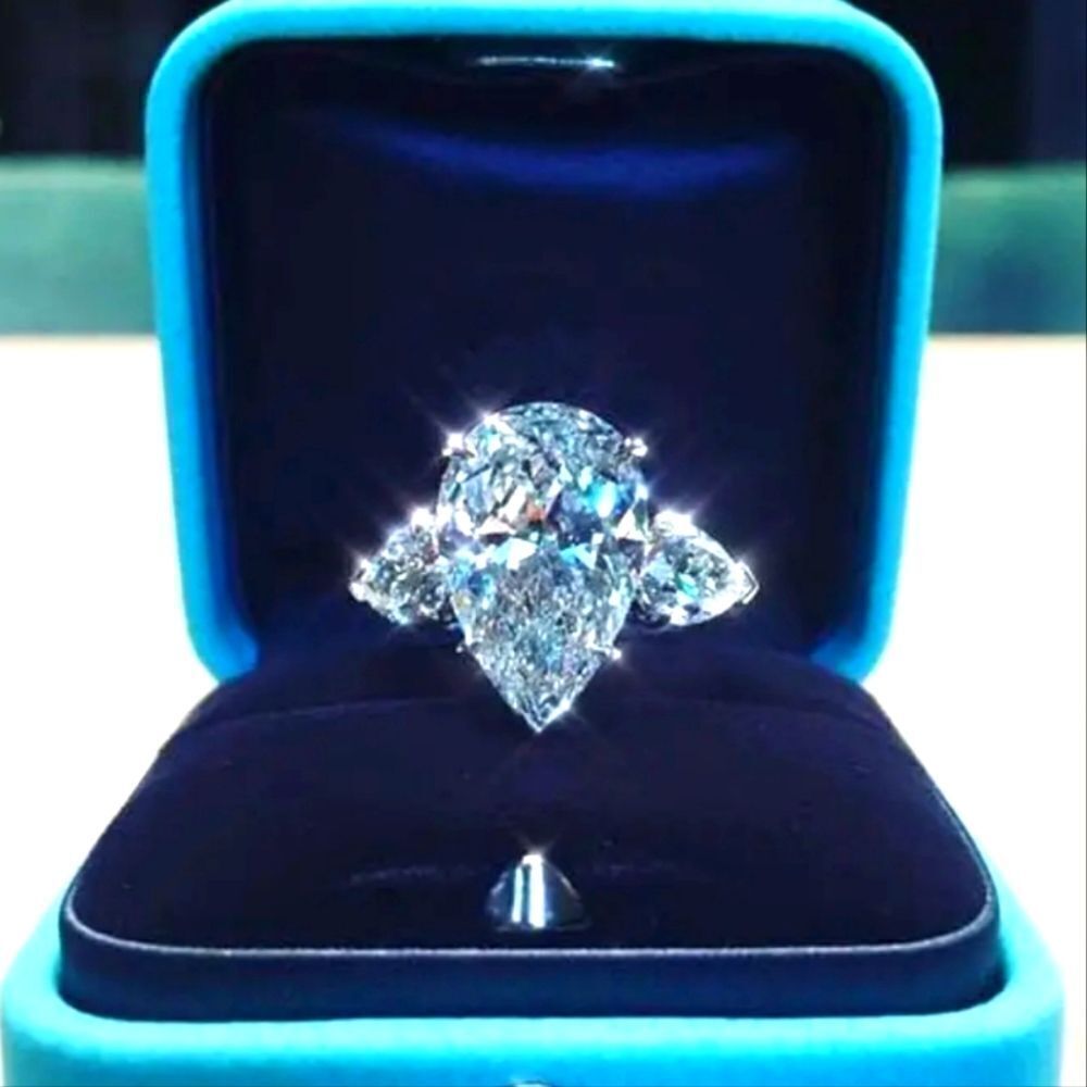 Elegant diamond wedding ring